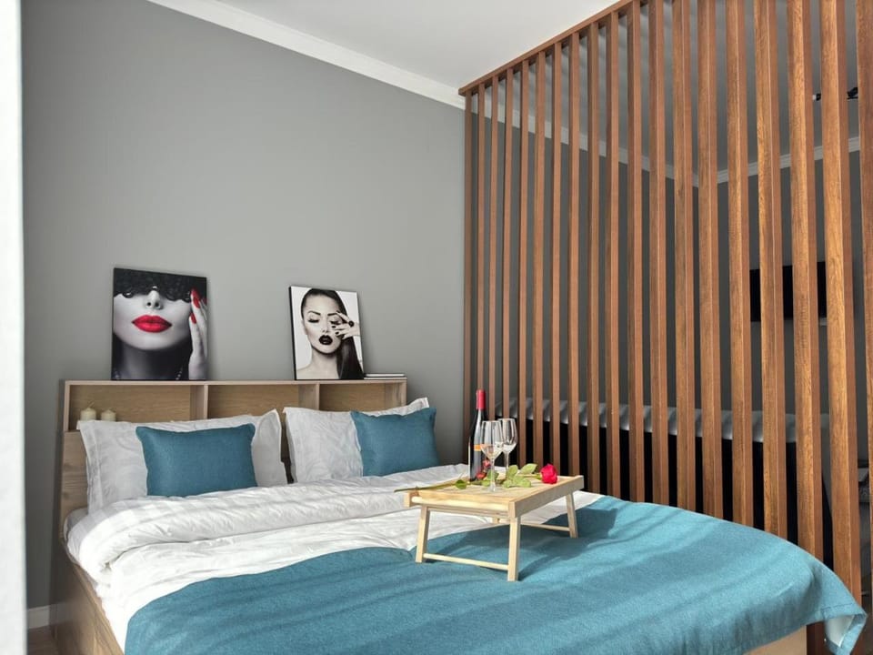 Bed, Photo of the whole room, Decorative detail, Bedroom
