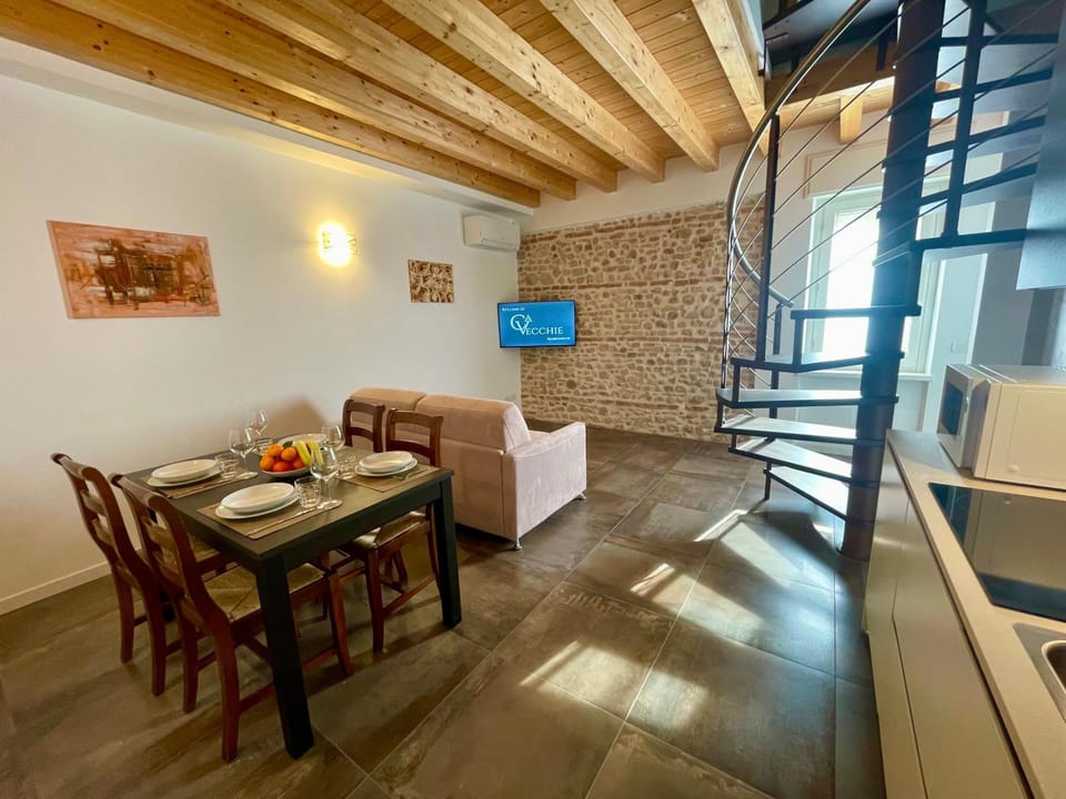 TV and multimedia, Kitchen or kitchenette, Living room, Seating area, Dining area, minibar