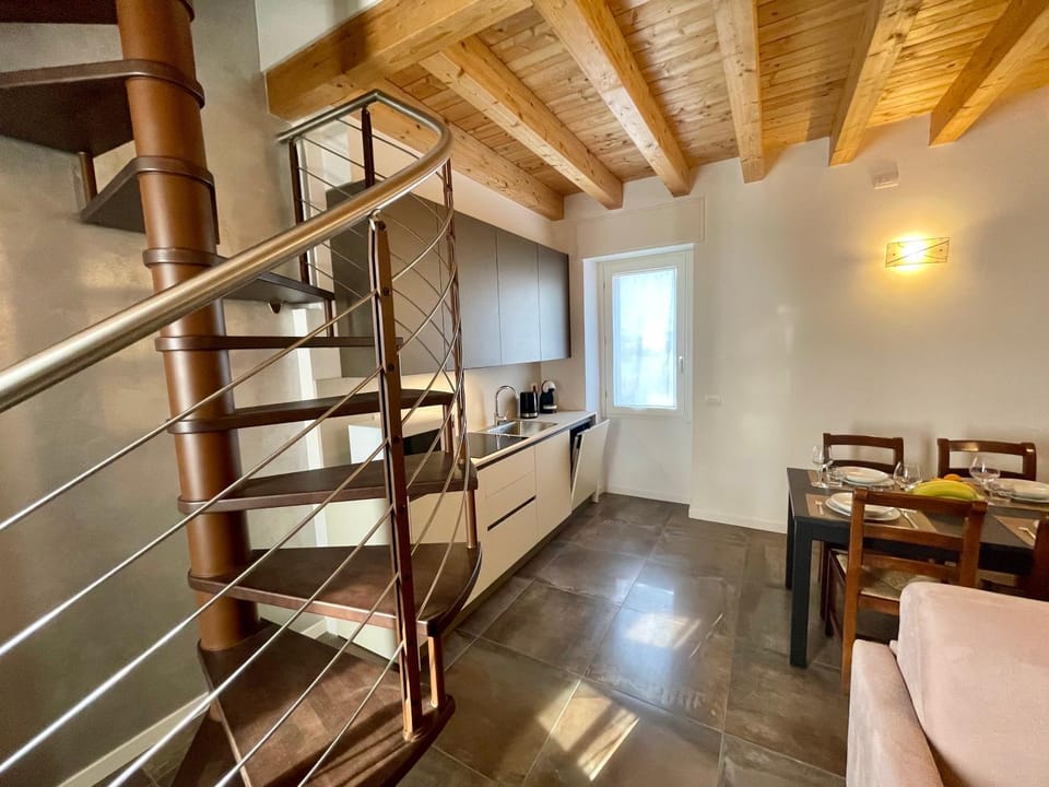 Kitchen or kitchenette, Living room, Seating area, Dining area