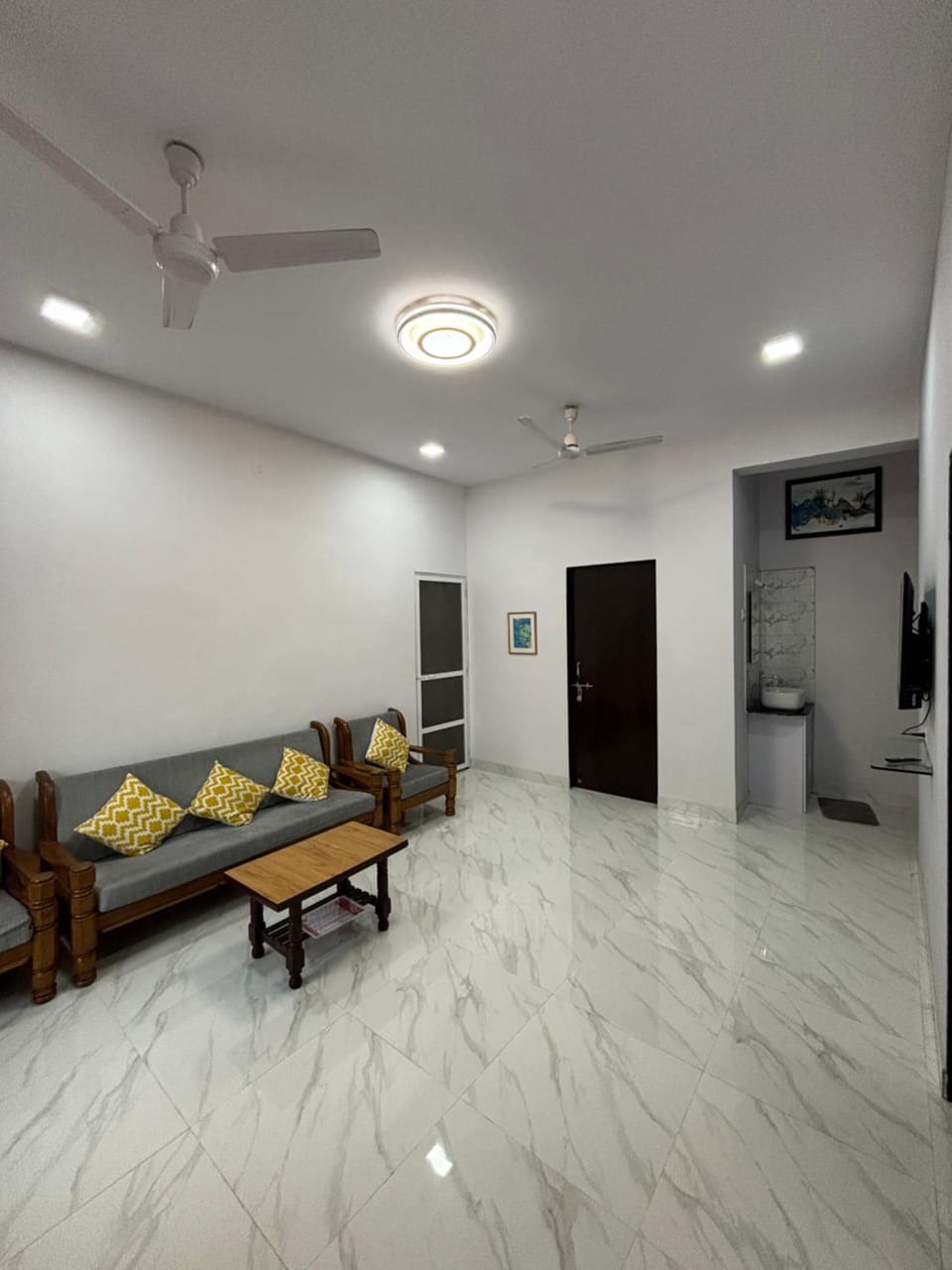 Communal lounge/ TV room