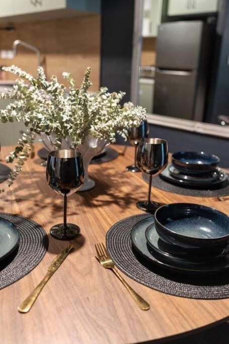 3br unit Stylish retreat SouthPerth Apartment in Perth