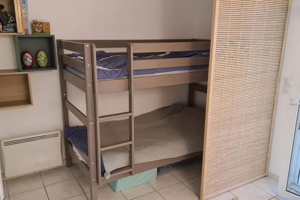 Bed, children