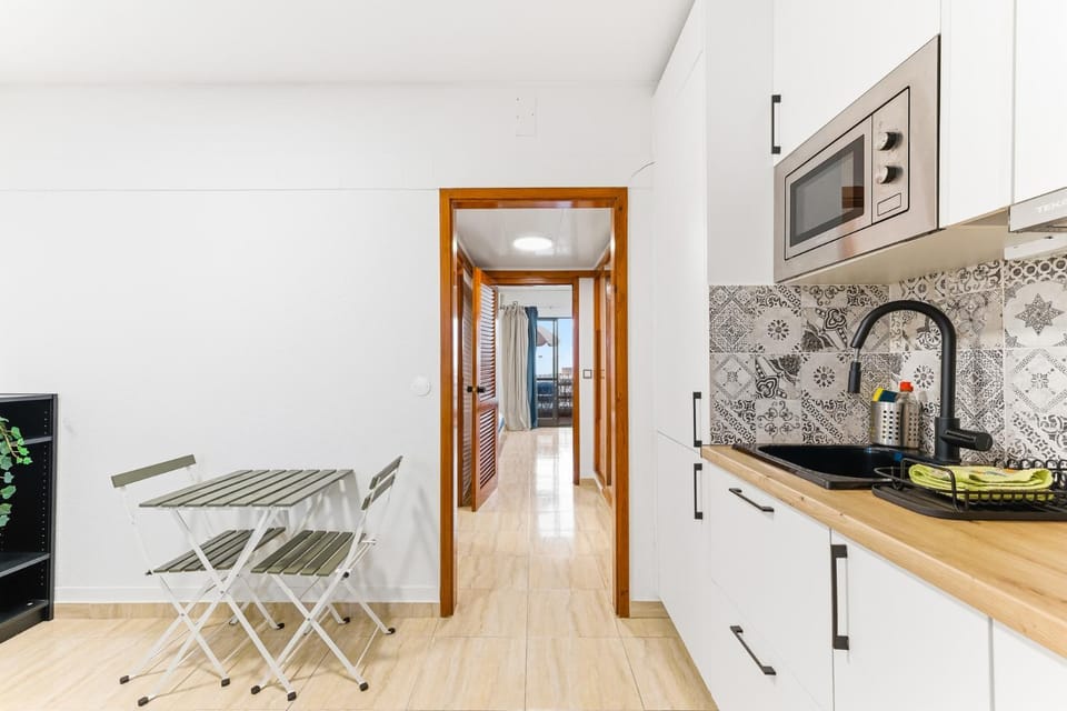 Kitchen or kitchenette, Dining area, minibar, pet friendly, stove