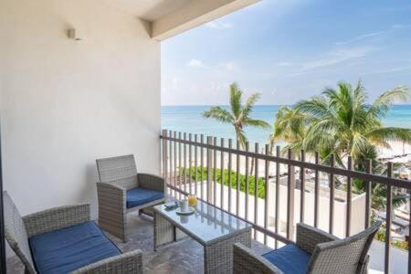 Beachfront Condo Roof Pool 5th Ave 2 Blocks Gym Apartment in Playa del Carmen