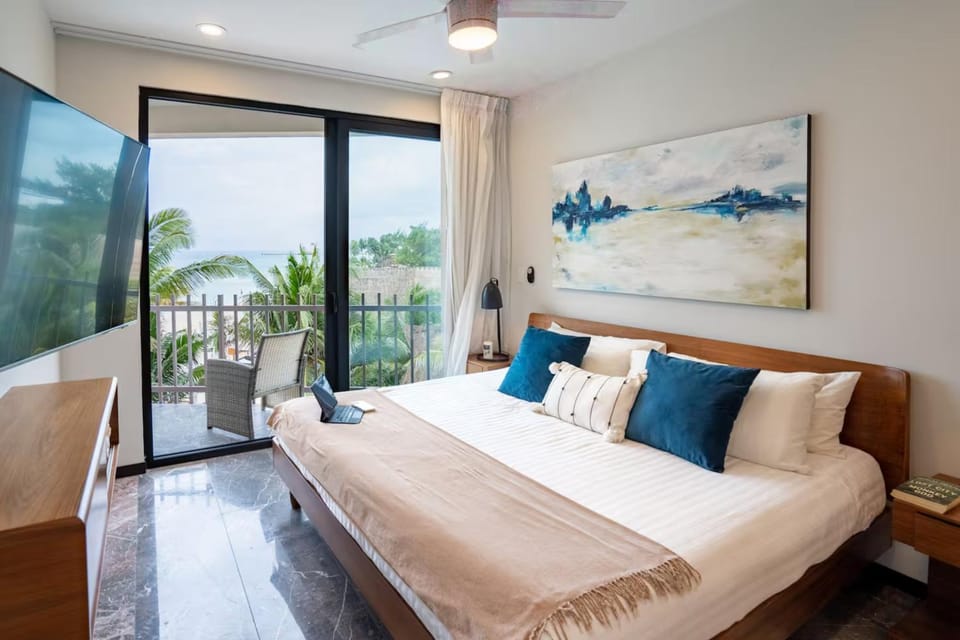 Bed, TV and multimedia, Bedroom