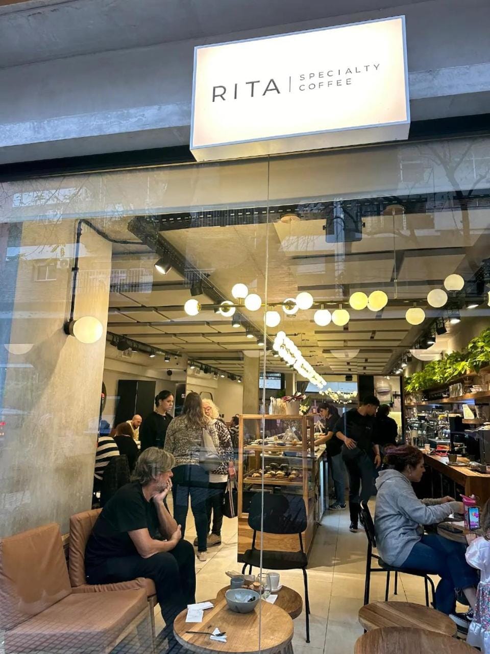 Restaurant/places to eat, People
