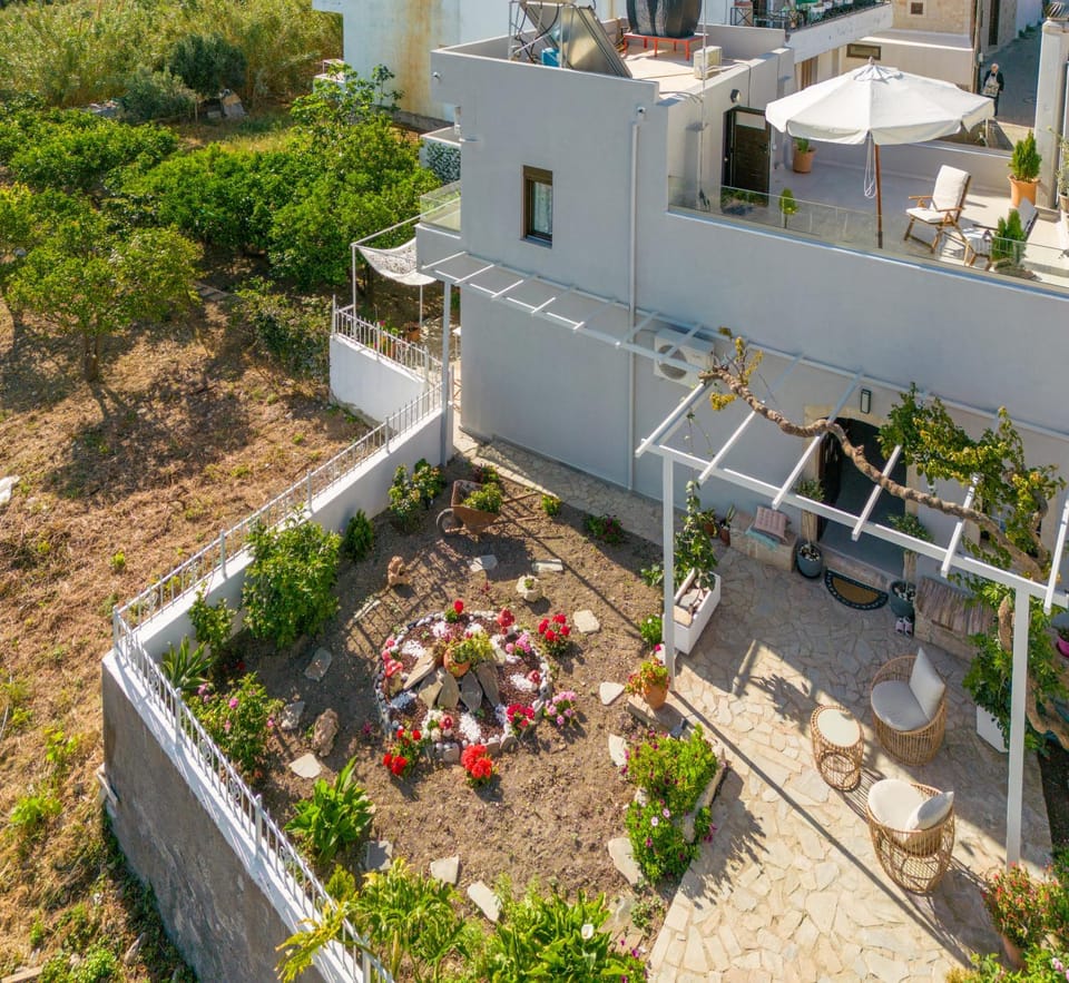 Property building, Natural landscape, Garden, View (from property/room), Balcony/Terrace, Garden view