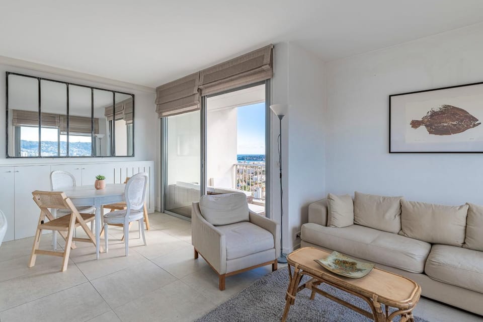 Apartment with pool - sea view Apartment in Antibes