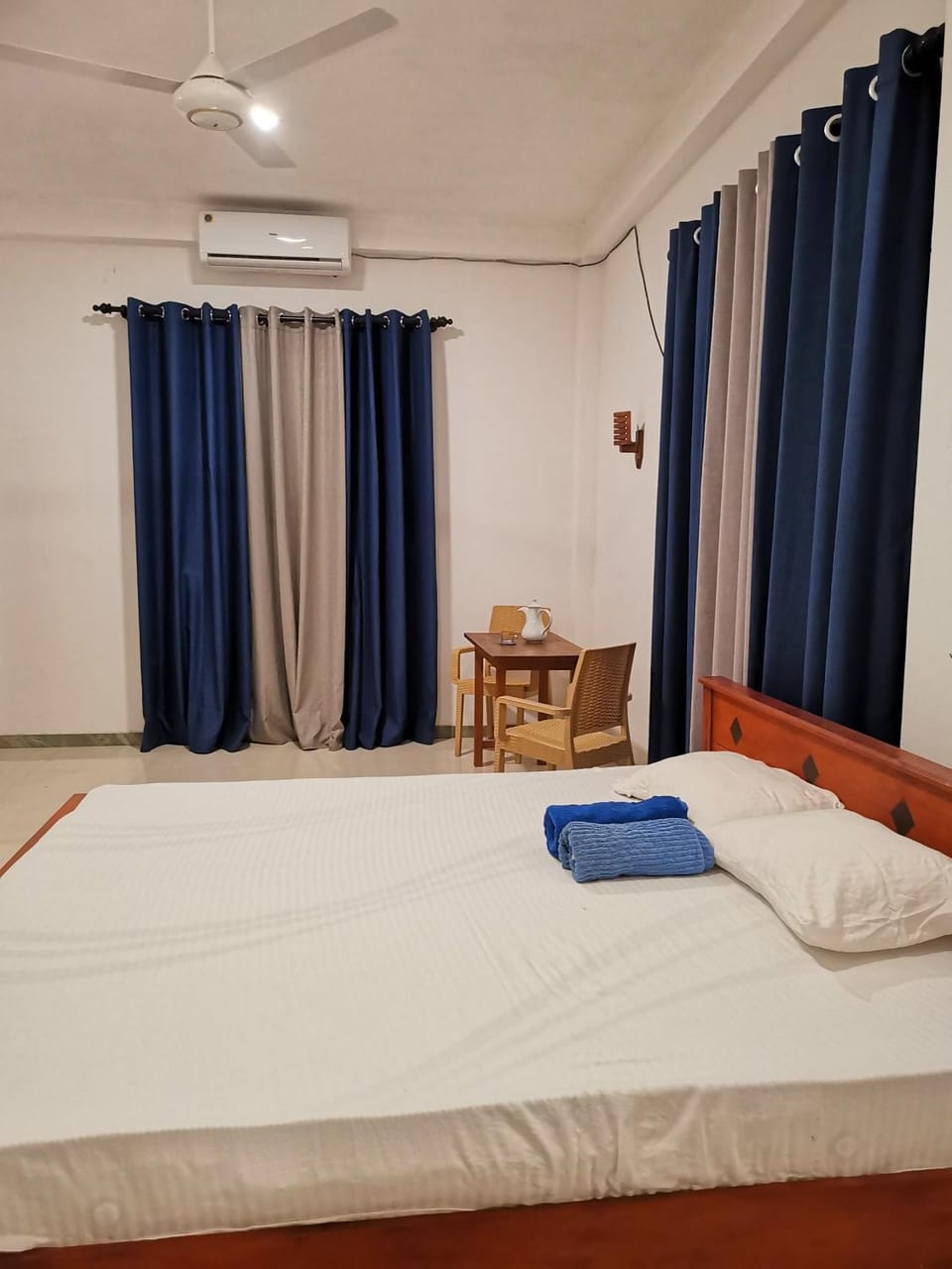 Bed, Bedroom, towels, air conditioner