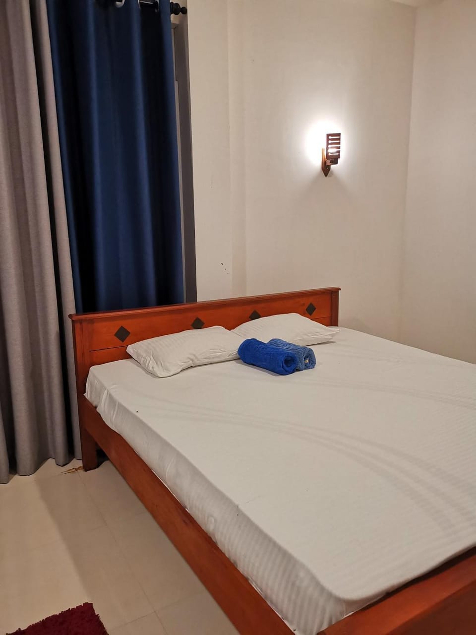 Bed, towels
