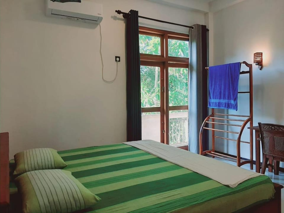 Bed, Bedroom, towels, air conditioner