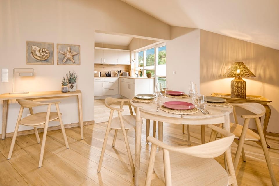 Dining area, kitchen