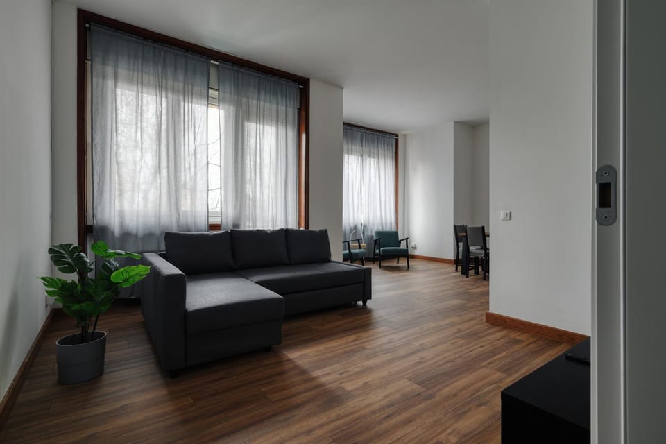 Property building, TV and multimedia, Living room, Seating area