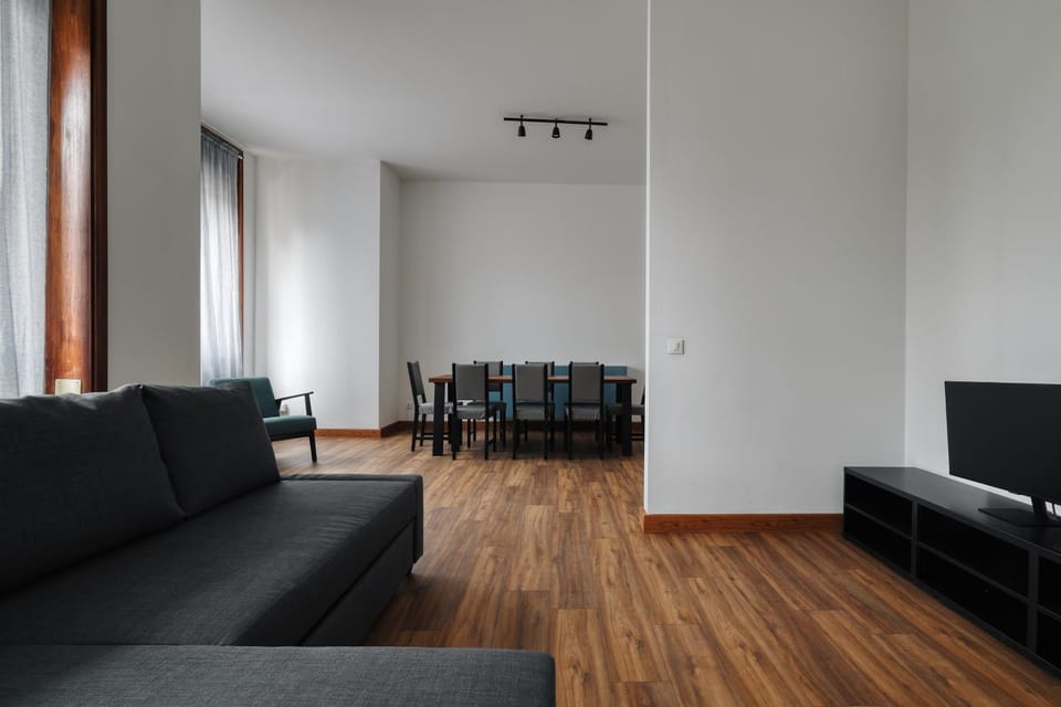 TV and multimedia, Living room, Seating area, Dining area