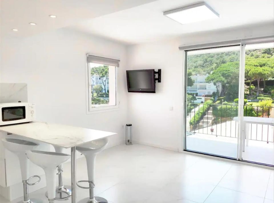 TV and multimedia, View (from property/room), Balcony/Terrace, Kitchen or kitchenette, Dining area, minibar