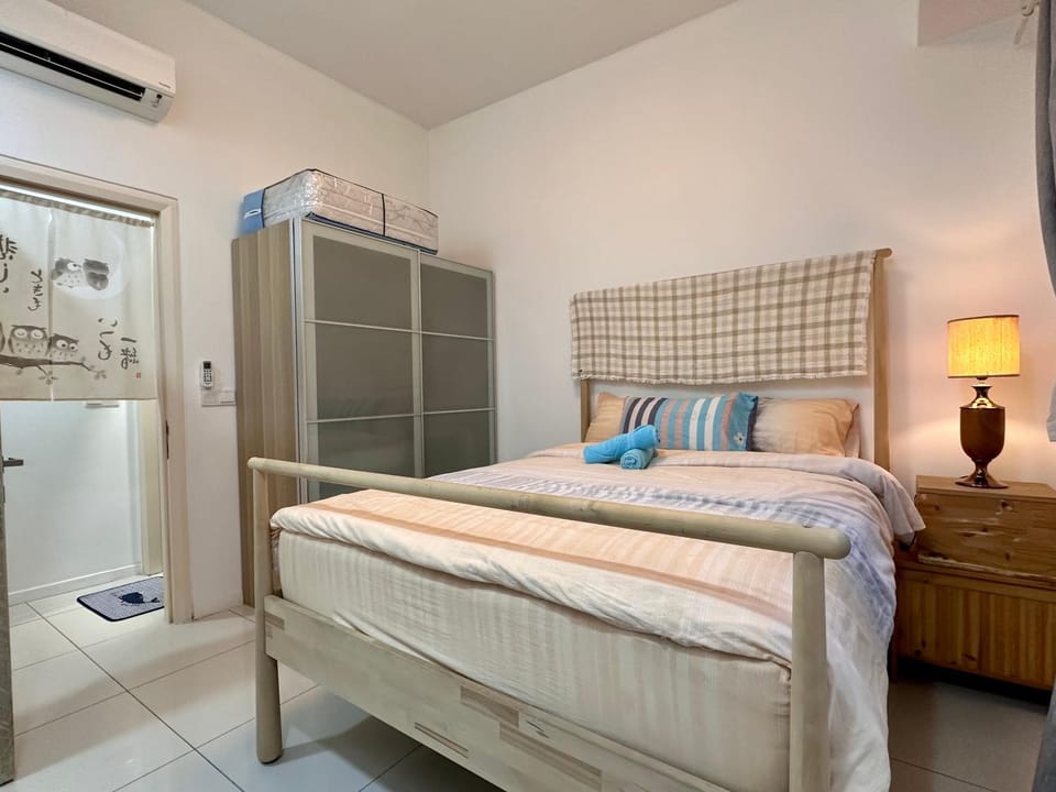 Bed, Photo of the whole room, Bedroom, towels, wardrobe, air conditioner