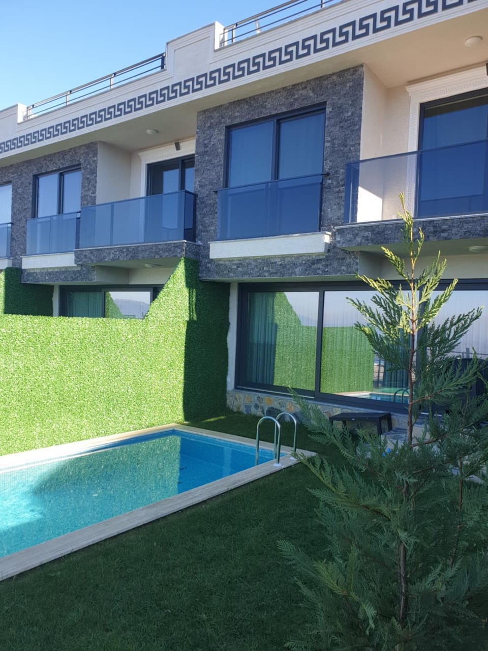 Property building, Day, Garden, Garden, Garden view, Pool view, Swimming pool, Swimming pool