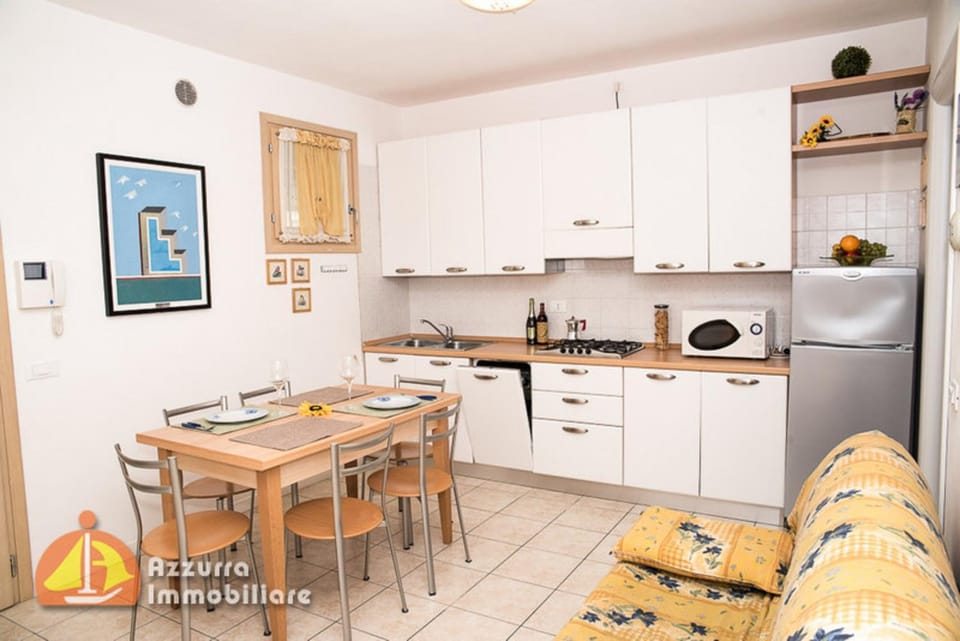 Property building, Kitchen or kitchenette, Living room