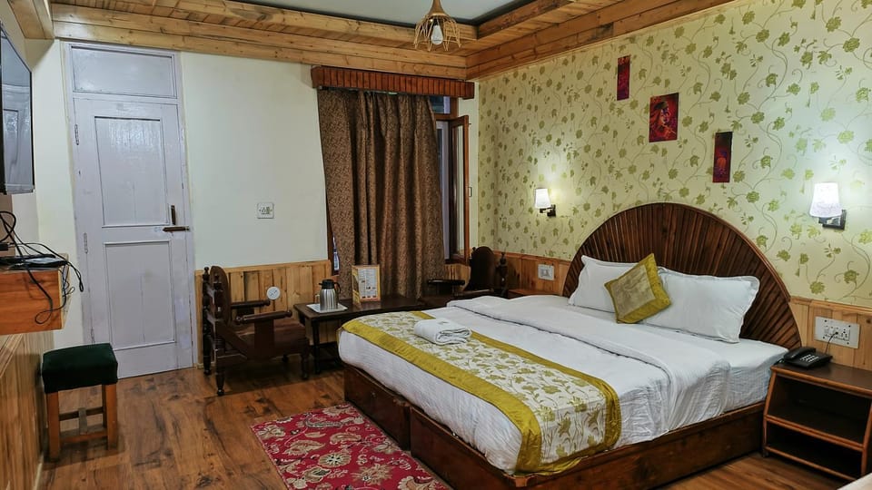 CS Shhandella Hotel Hotel in Manali