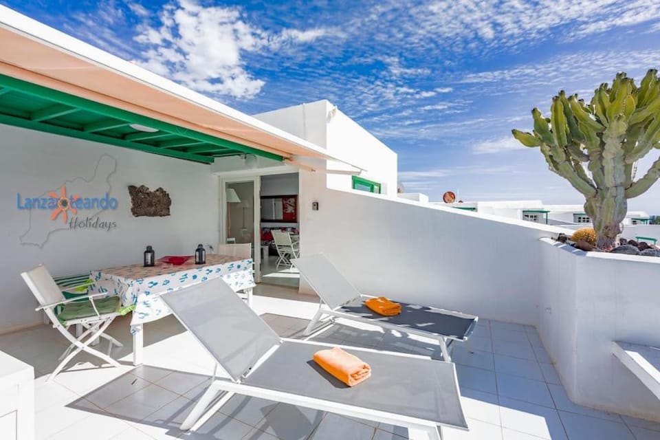 Atico La Deliziosa Vivienda Vacational with sea view Apartment in Costa Teguise