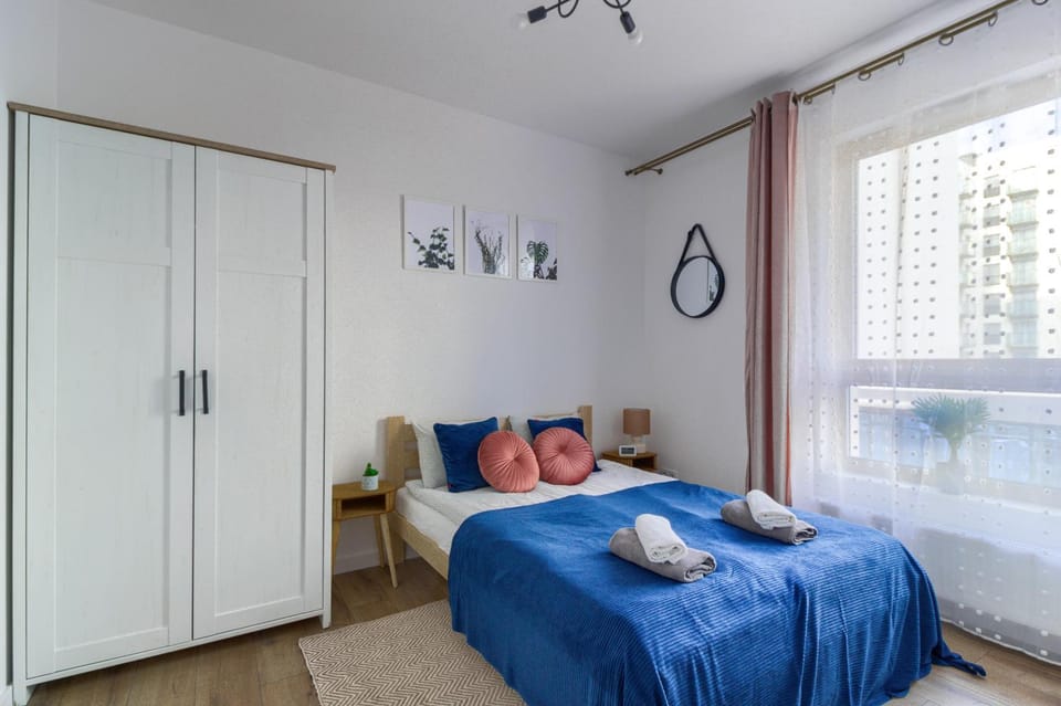 Bed, Bedroom, towels, wardrobe