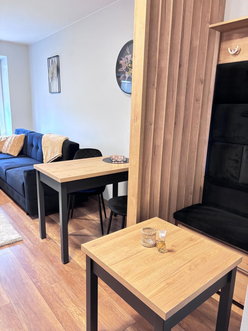 Living room, Photo of the whole room