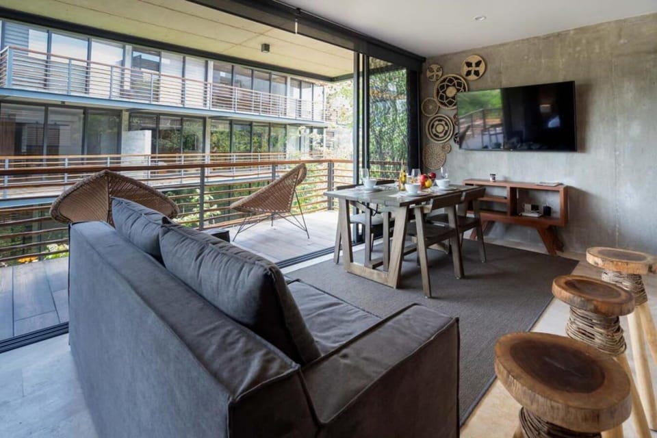 TV and multimedia, Living room, Seating area, Dining area
