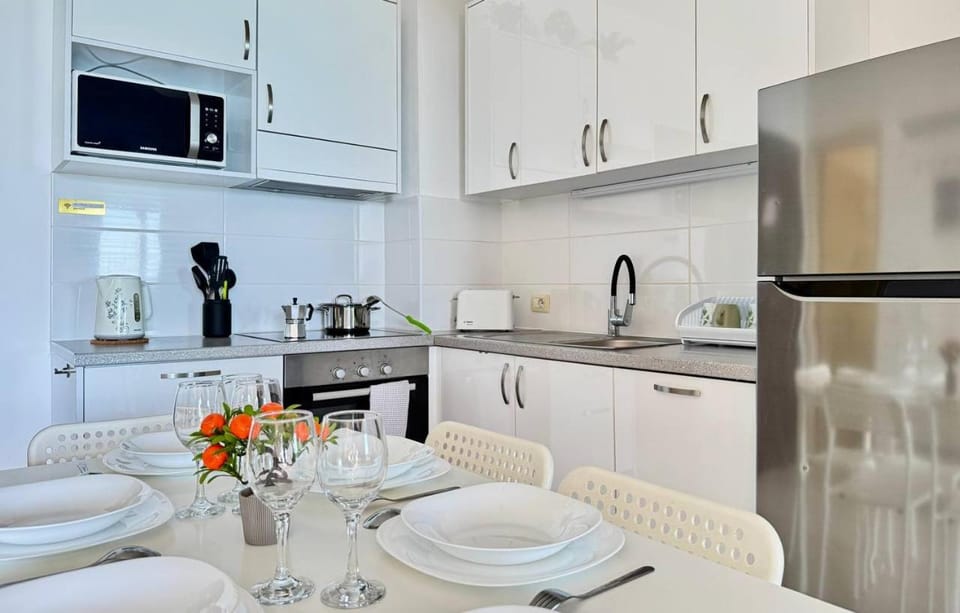 Kitchen or kitchenette, Dining area, dishwasher, oven, stove