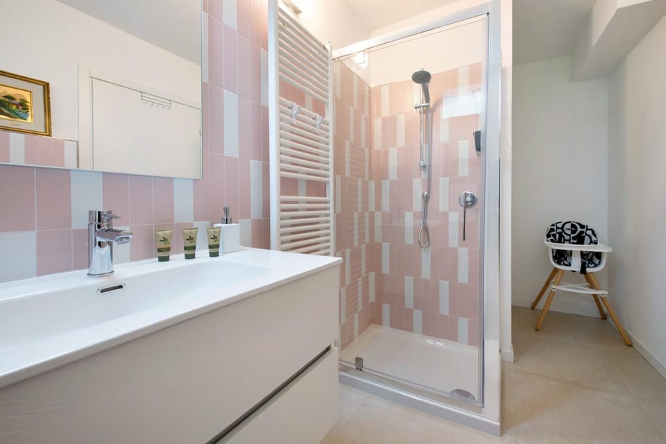 Bathroom, Living room