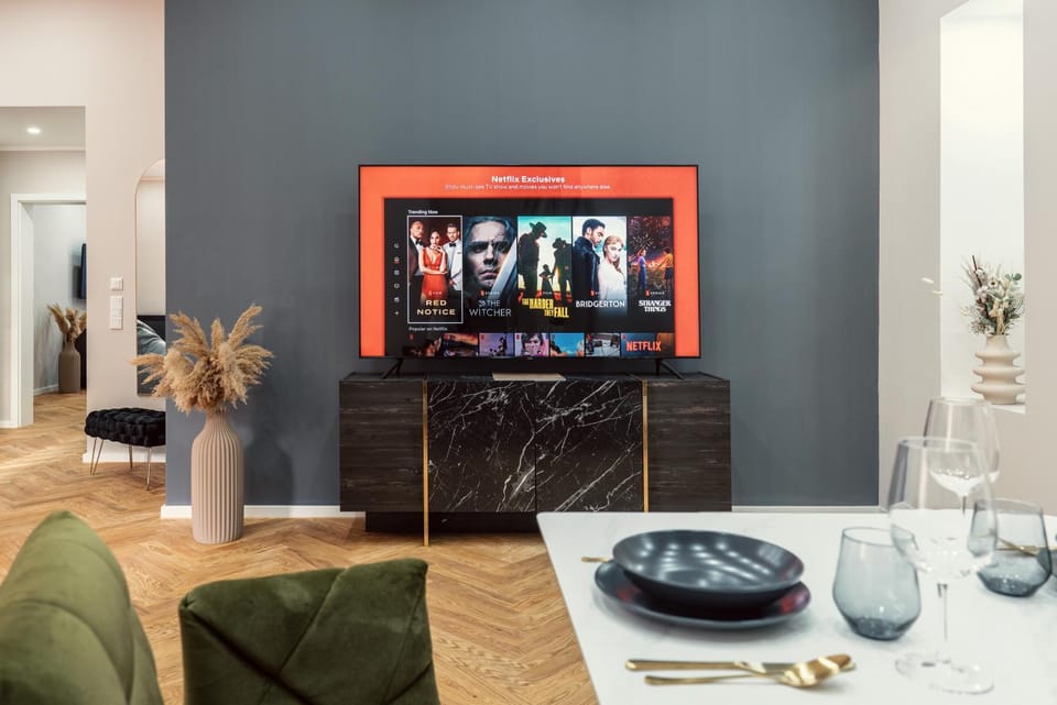 Communal lounge/ TV room, TV and multimedia, Living room