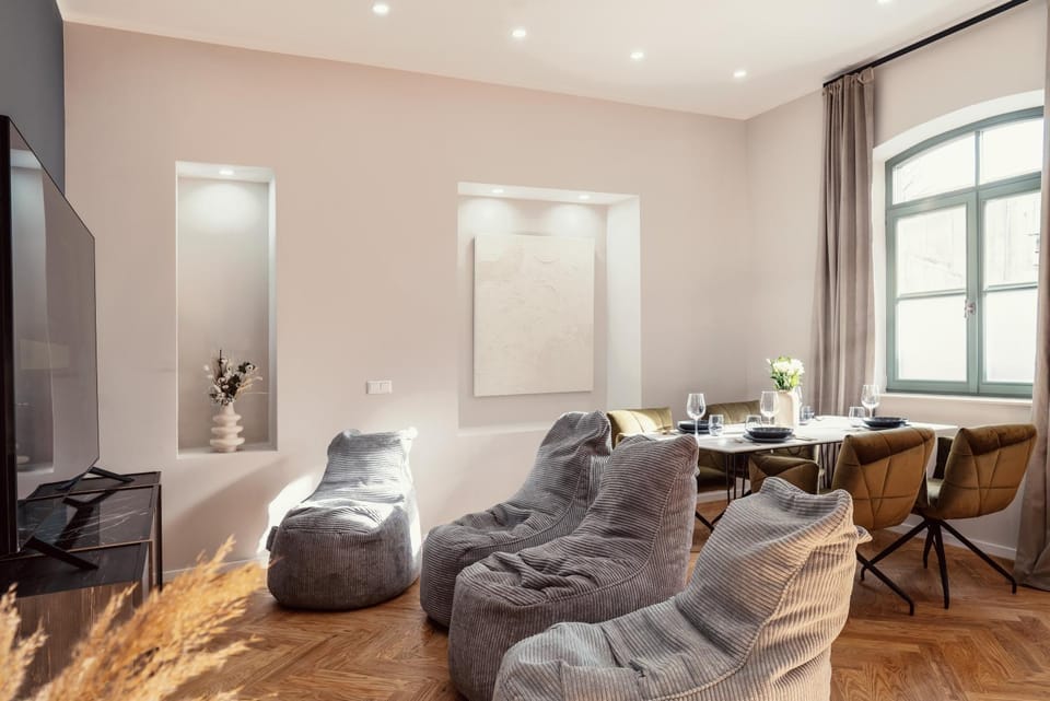Communal lounge/ TV room, TV and multimedia, Living room