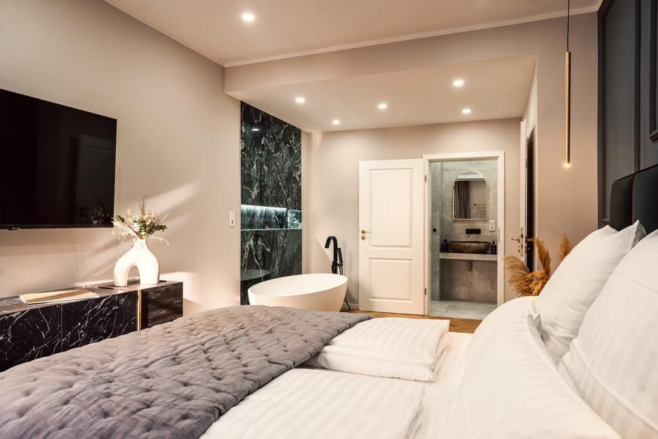 Bedroom, Bath