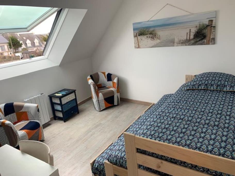 Bed, Photo of the whole room, Bedroom