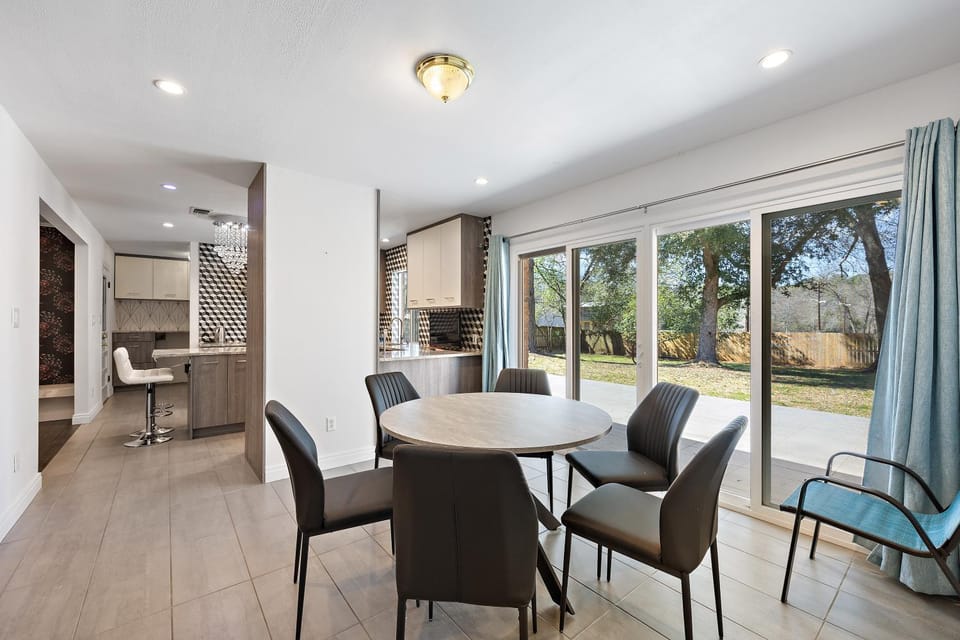 Living room, Dining area