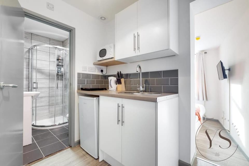 Sienna Suite 1E Near Alton Towers with Free Wi-Fi and Netflix Access Apartment in Stoke-on-Trent