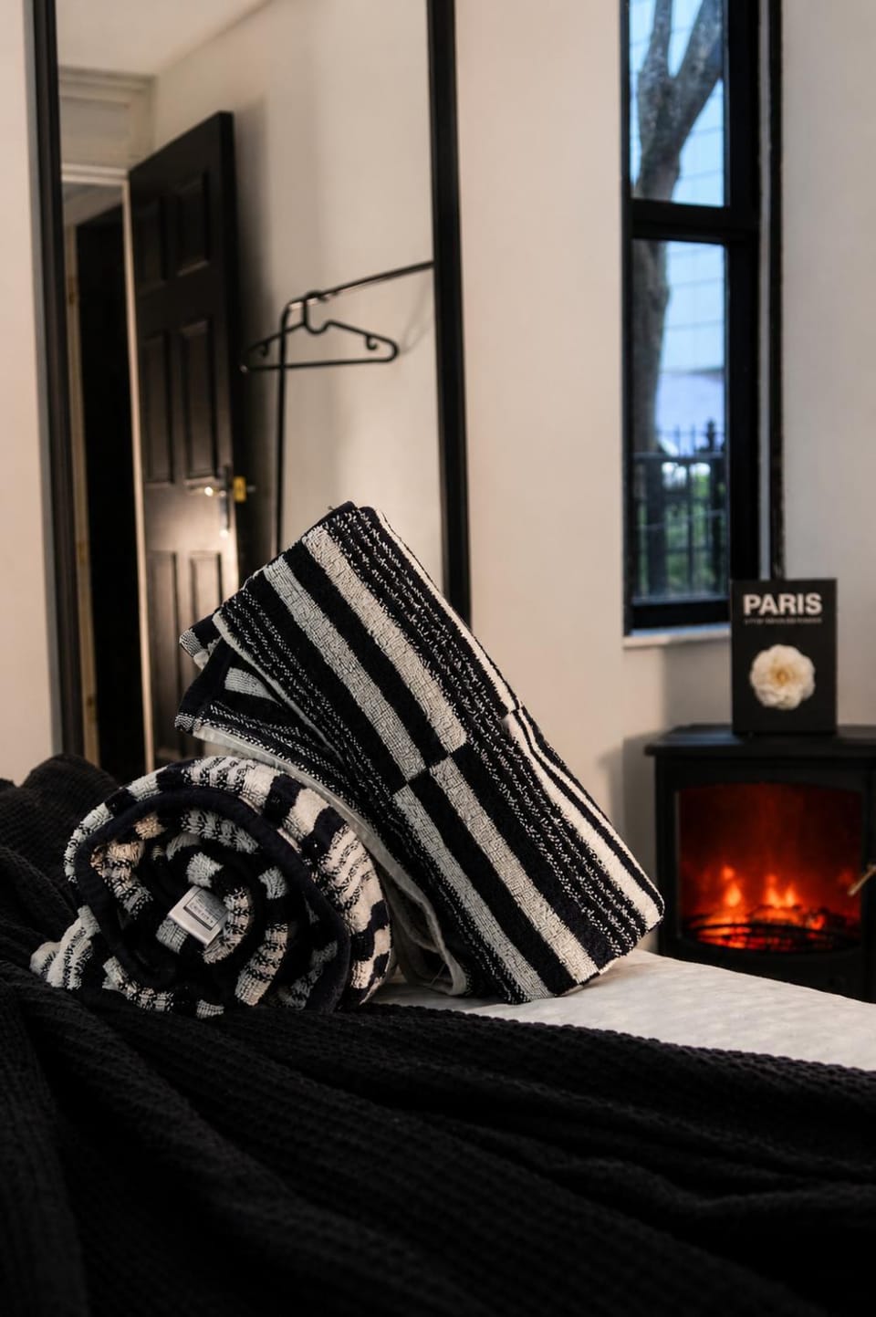 Bedroom, towels
