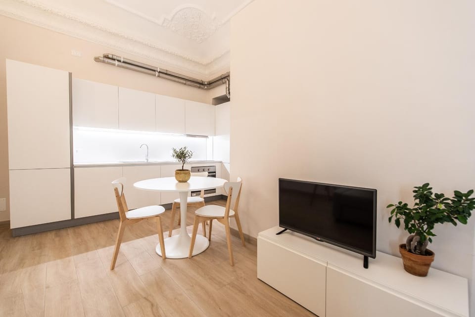 TV and multimedia, Kitchen or kitchenette, Living room, Dining area
