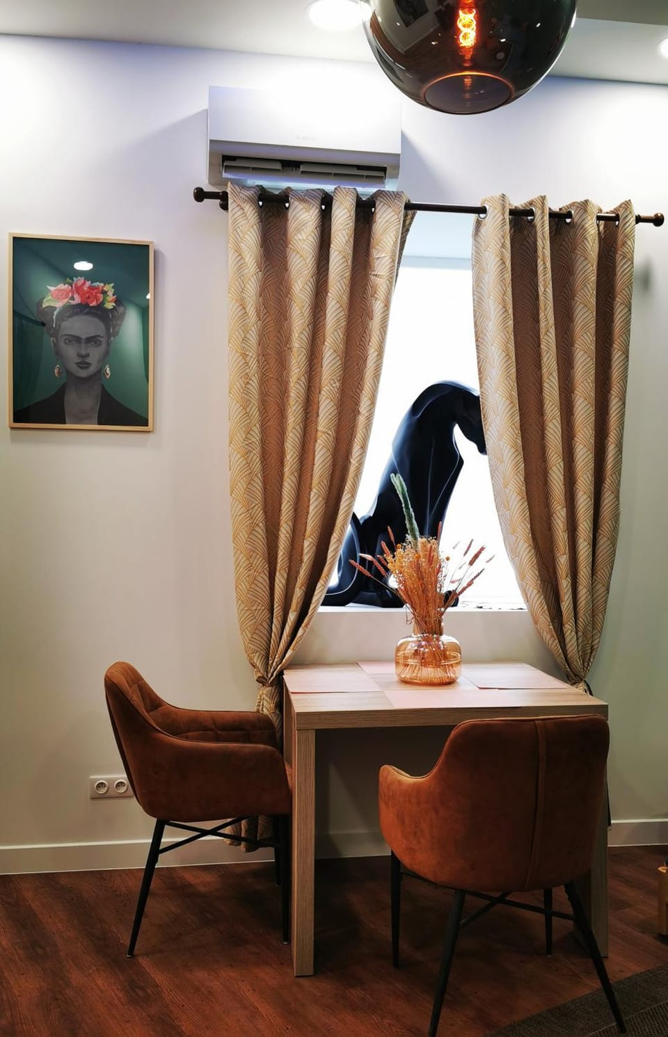 Decorative detail, Seating area