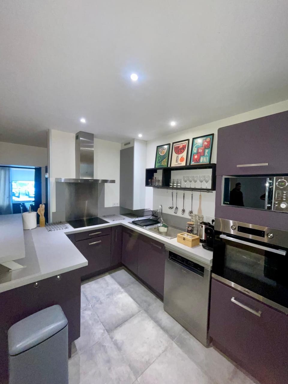 Kitchen or kitchenette, pet friendly, stove