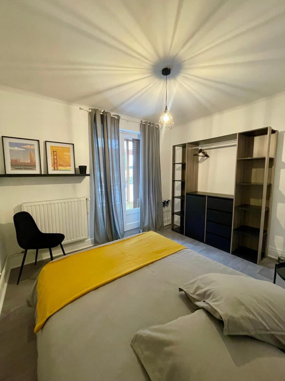 Bed, Photo of the whole room