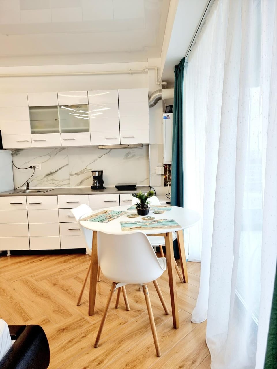 Black & White - Endless Summer Mamaia Nord Apartaments Apartment in Constanța County