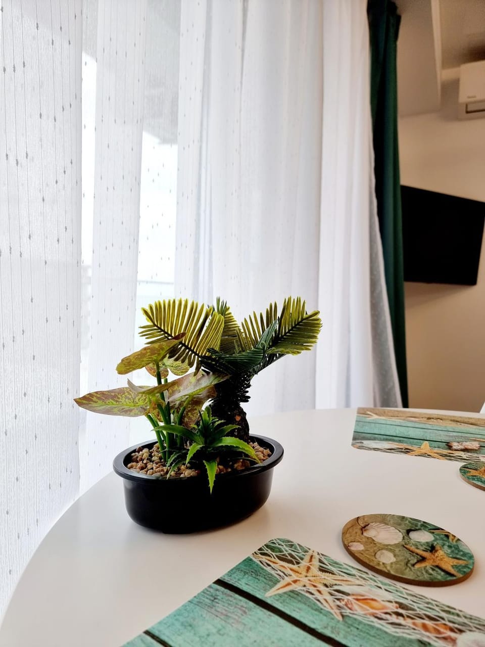 Black & White - Endless Summer Mamaia Nord Apartaments Apartment in Constanța County
