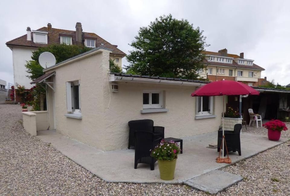La mer poules proche plage House in Normandy
