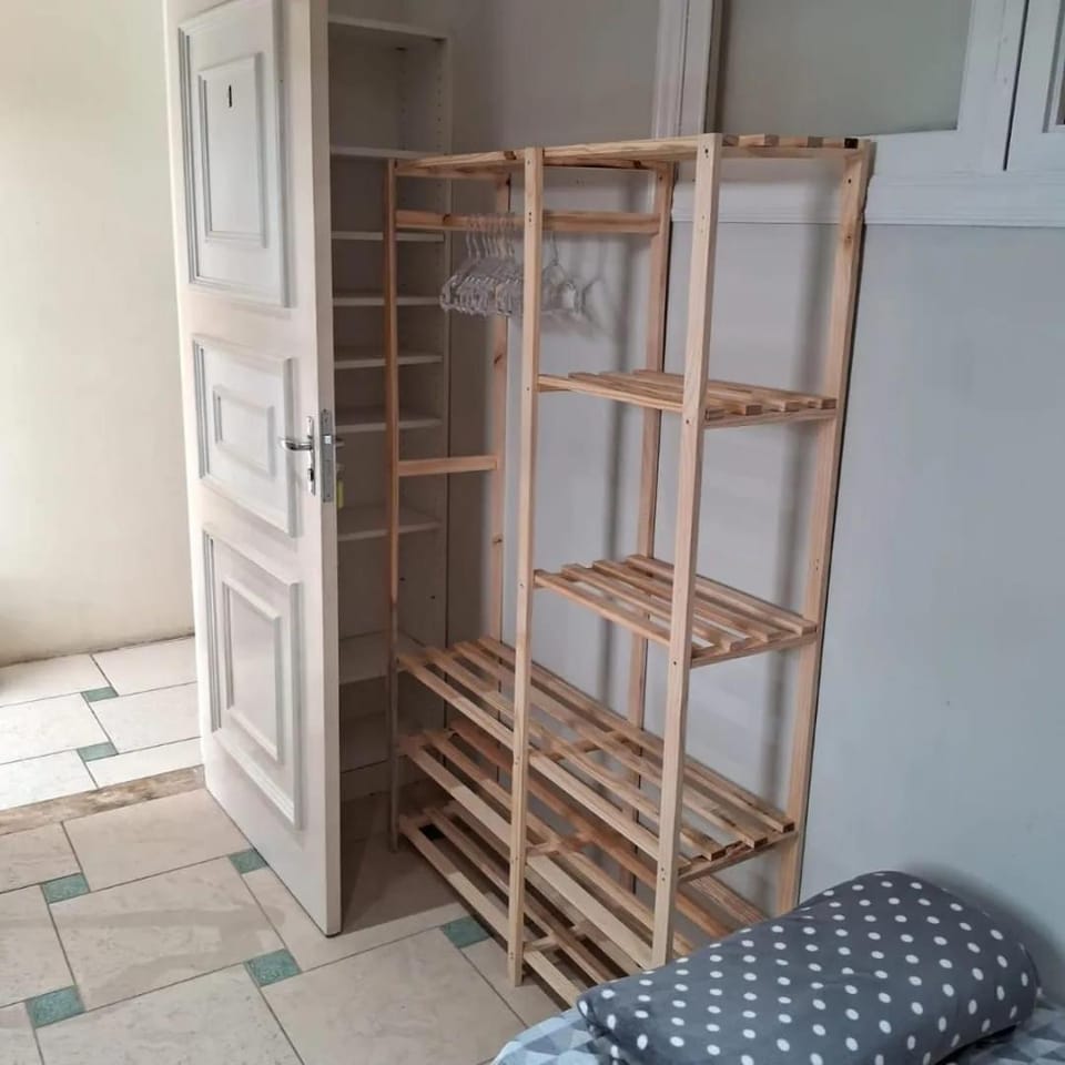 dormitorio 01 privativo a 2 km de alphaville Vacation rental in State of São Paulo