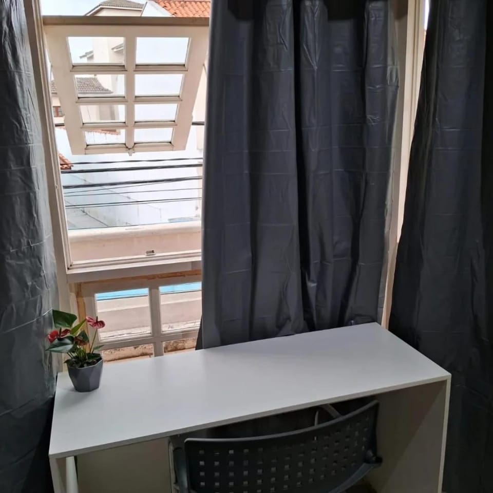 dormitorio 01 privativo a 2 km de alphaville Vacation rental in State of São Paulo