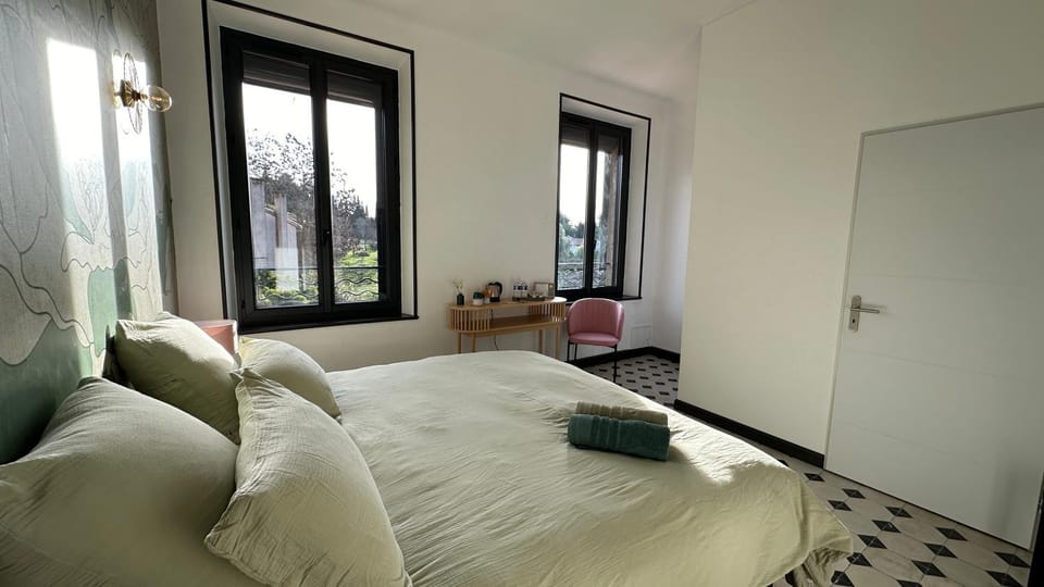 Chambre Pivoine au Domaine de l'Aven Bed and Breakfast in Occitanie