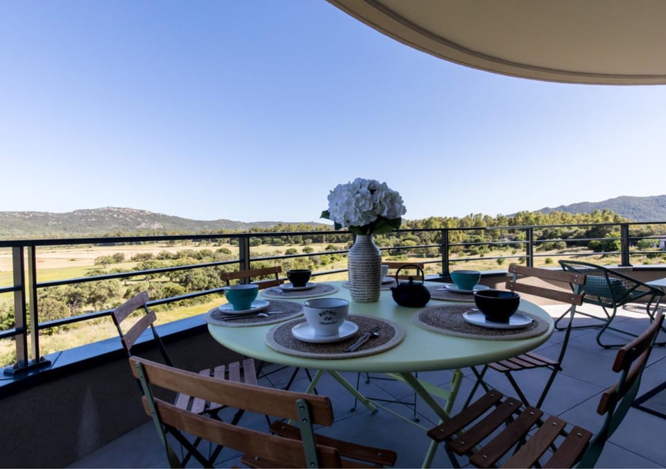 Day, Natural landscape, View (from property/room), Balcony/Terrace, Dining area, Mountain view