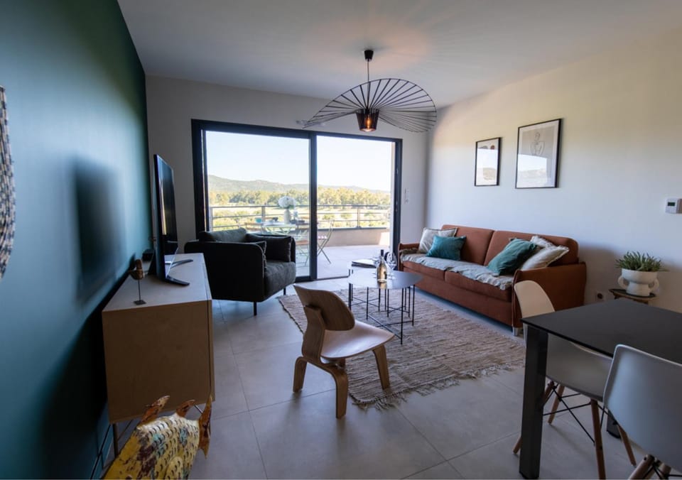 View (from property/room), Balcony/Terrace, Living room, Dining area