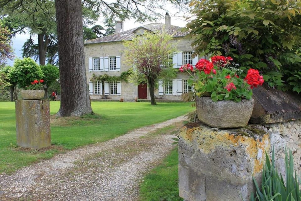 Property building, Spring, Day, Natural landscape, Garden, Garden view