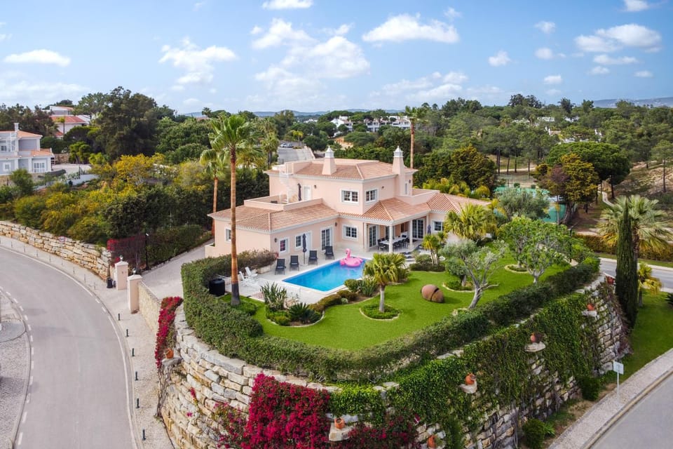 Property building, Bird's eye view, Garden, Swimming pool